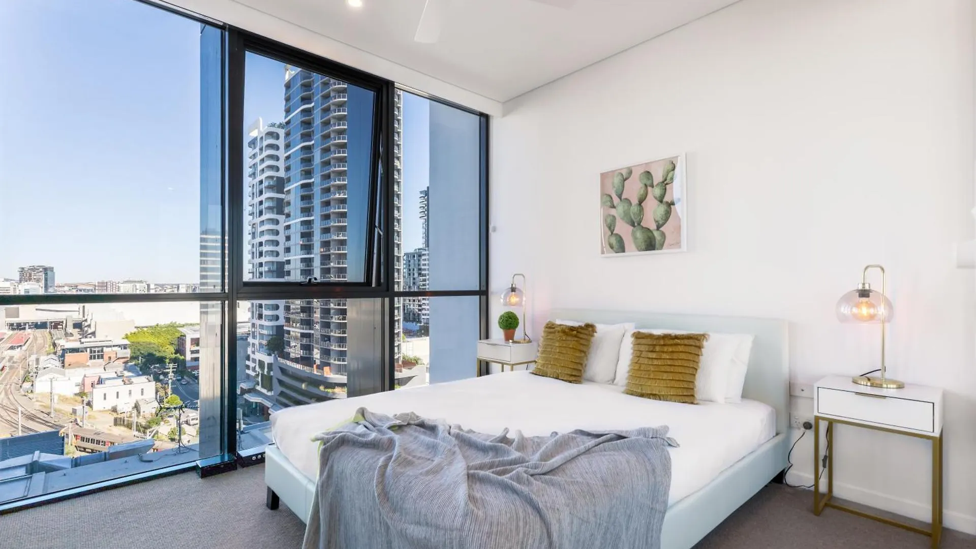 South Bank Beautiful River View Tower Brisbane Apartment