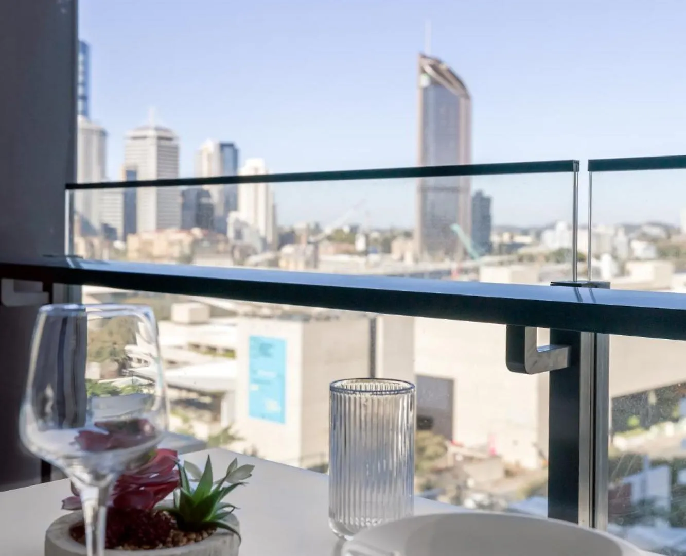 South Bank Beautiful River View Tower Brisbane Apartment